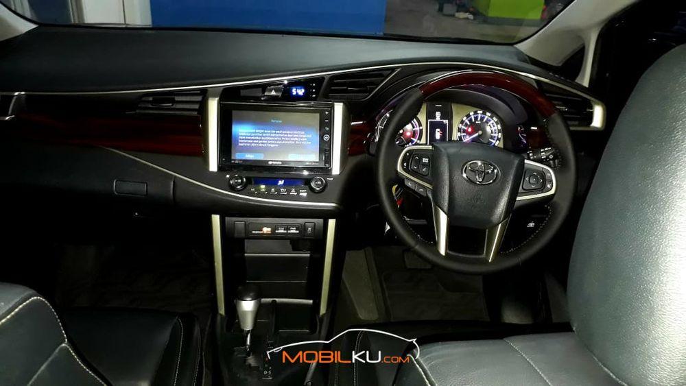 Mobil Toyota Kijang Innova 2017