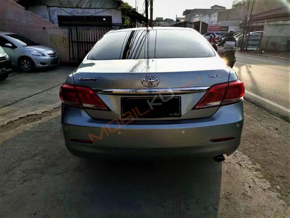 Mobil Toyota Camry 2010