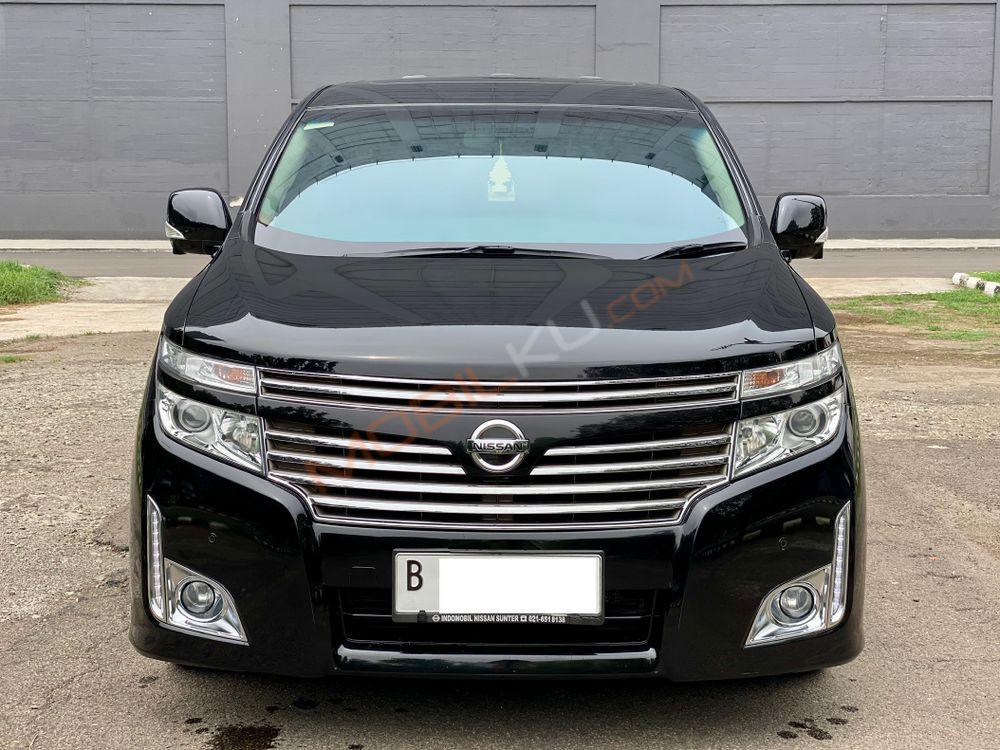 Mobil Nissan Elgrand 2013