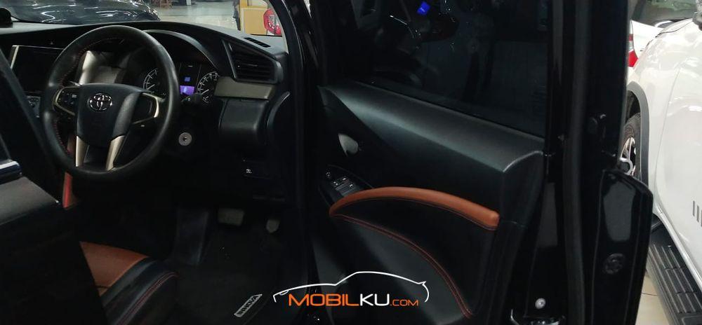 Mobil Toyota Kijang Innova 2021