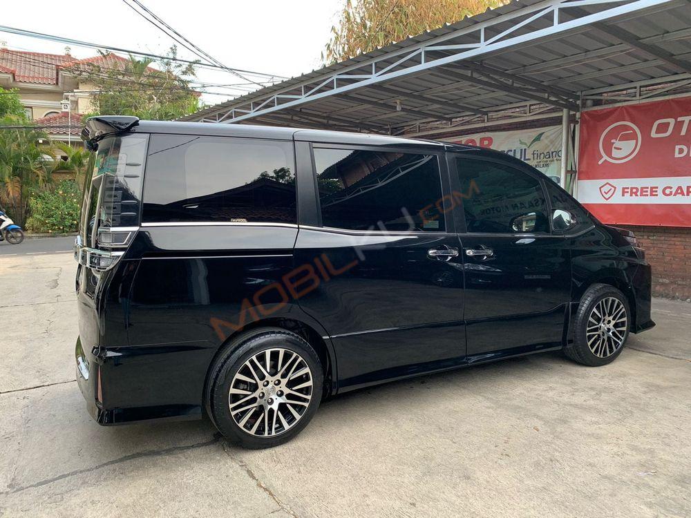 Mobil Toyota Voxy 2018