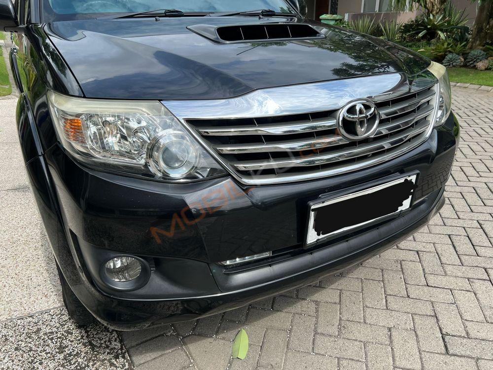 Mobil Toyota Fortuner 2011