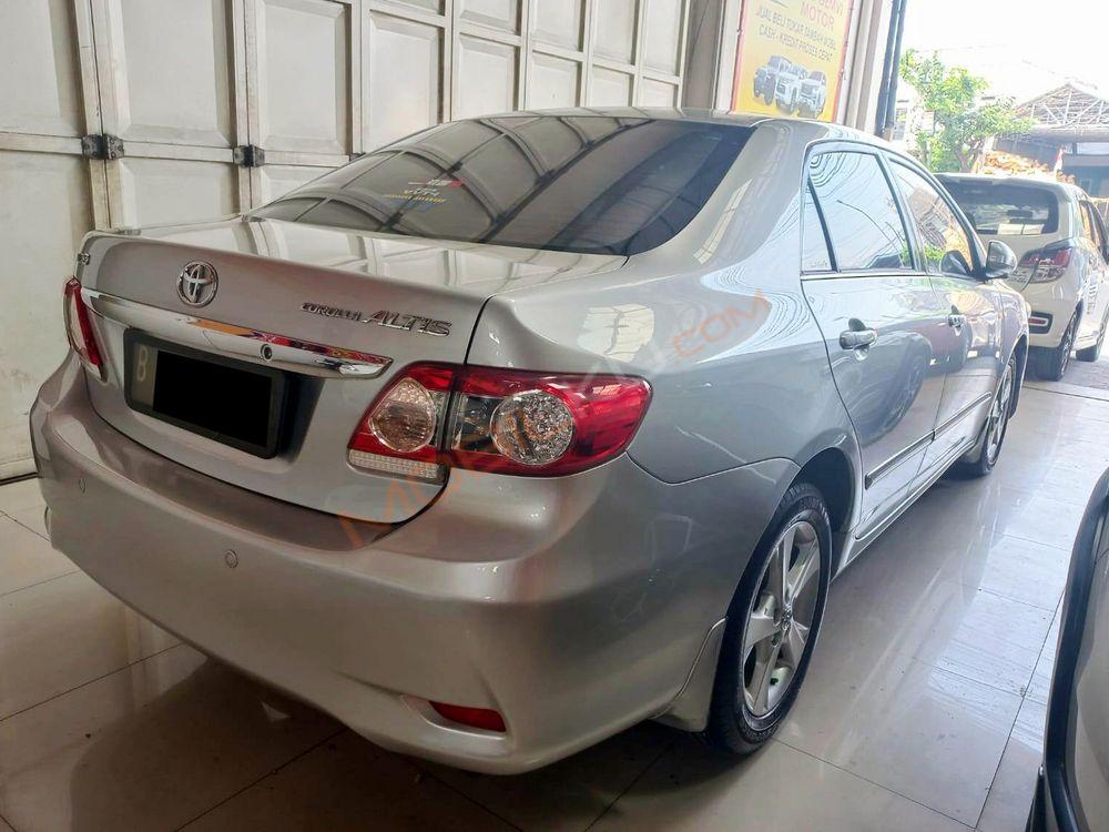 Mobil Toyota Corolla 2011