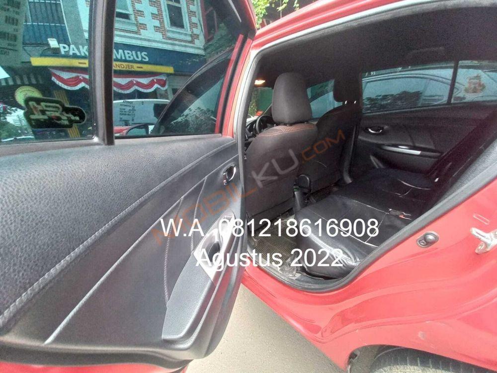 Mobil Toyota Yaris 2016