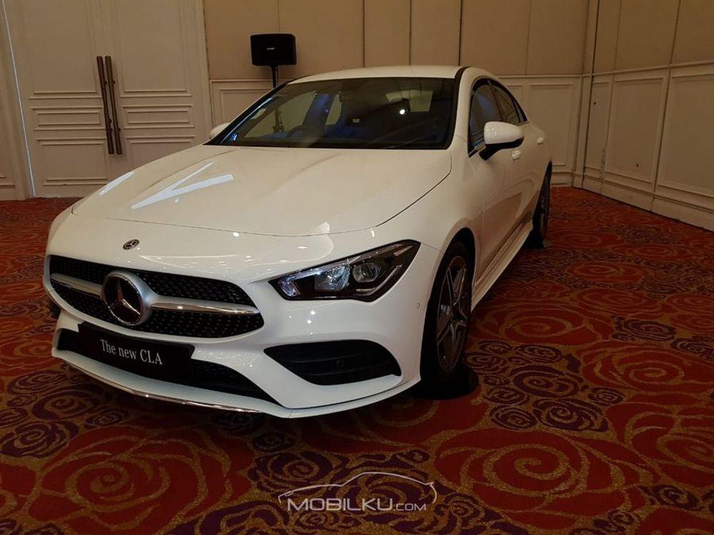 Mobil Mercedes-Benz CLA 2019