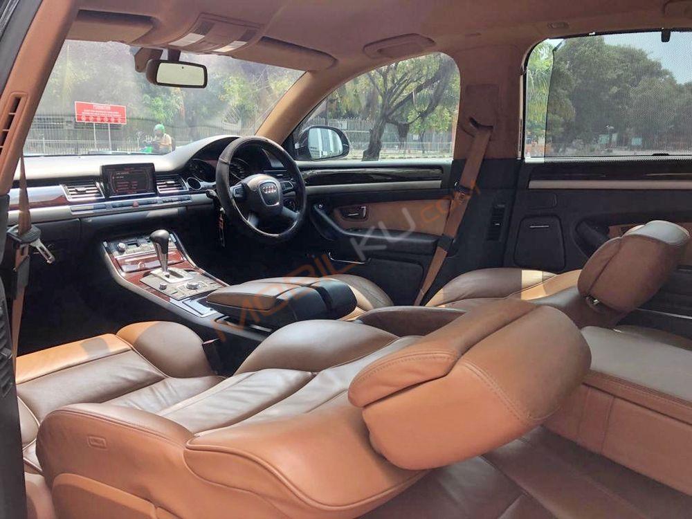 Mobil Audi A8 2009