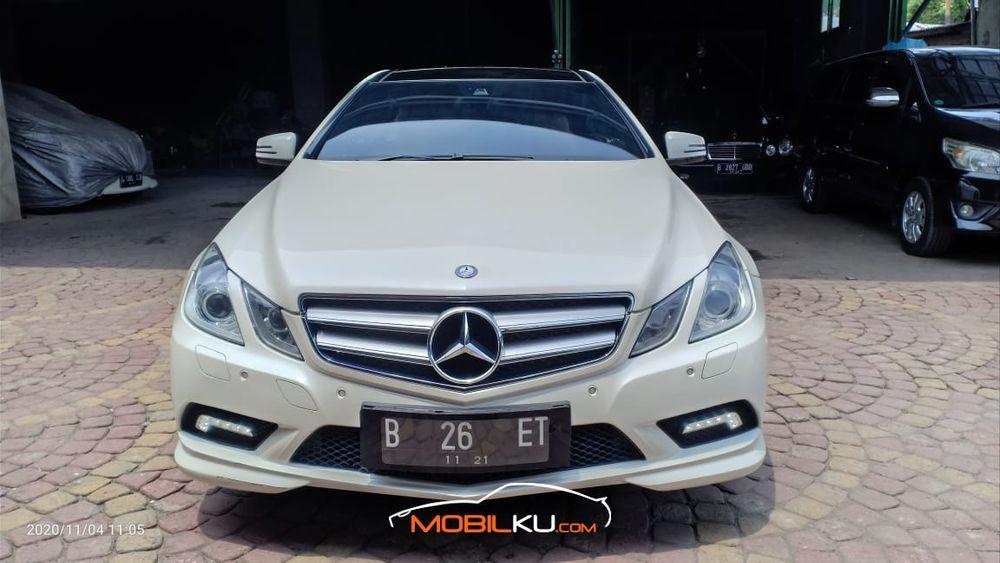 Mobil Mercedes-Benz E-Class 2011