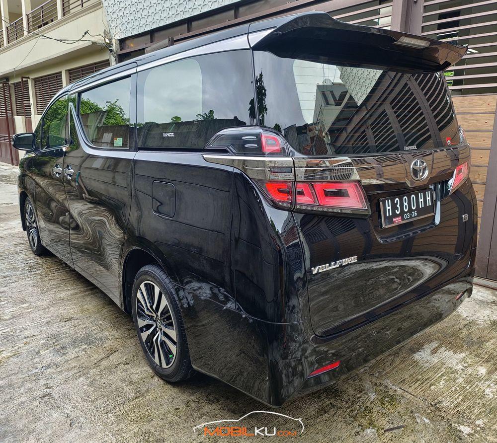 Mobil Toyota Vellfire 2019