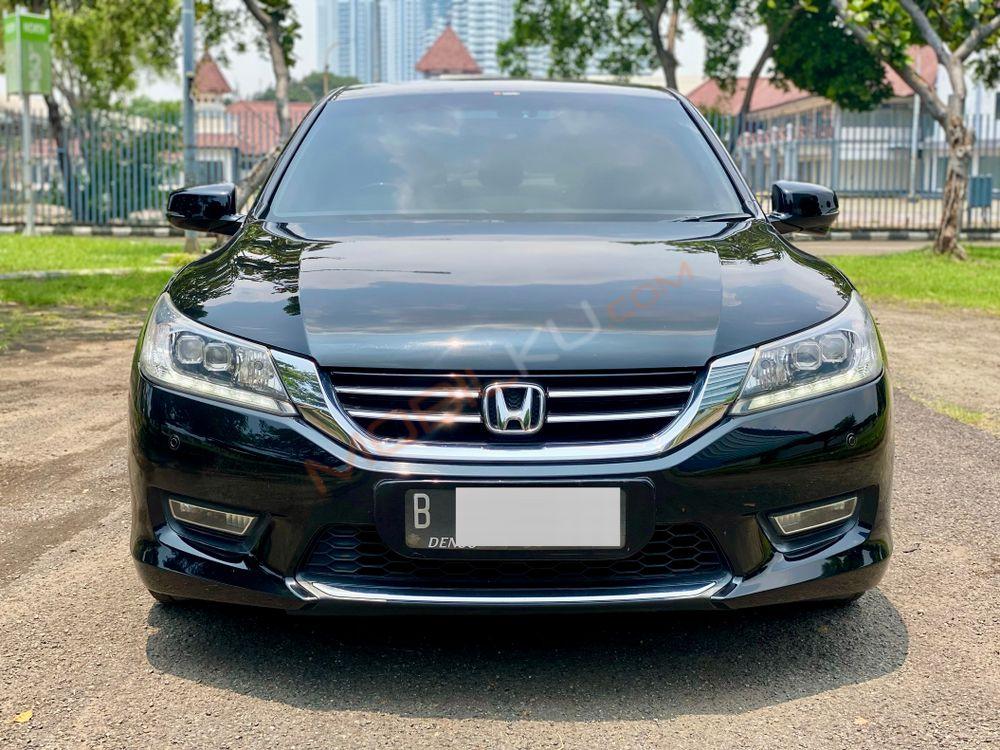 Mobil Honda Accord 2013