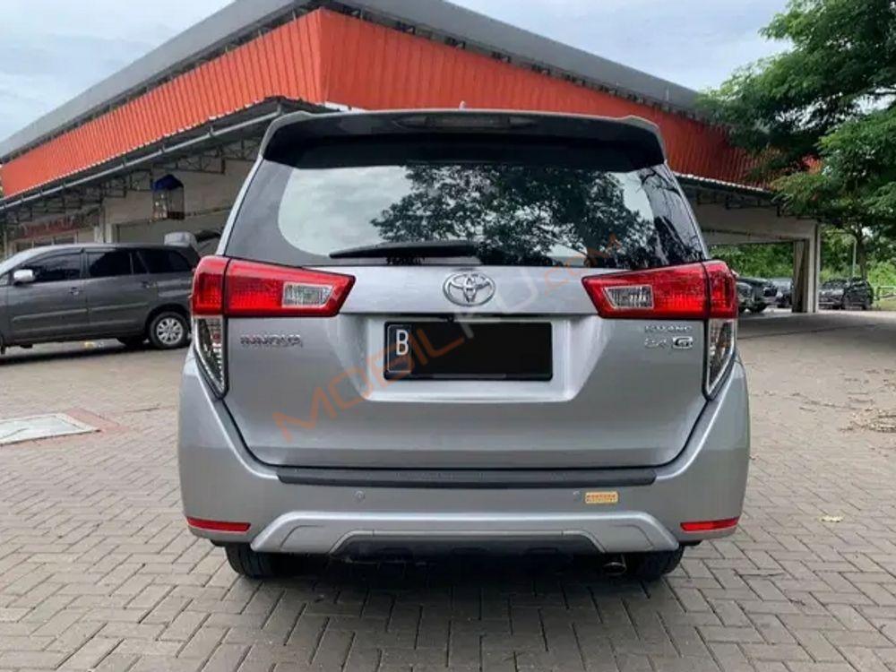 Mobil Toyota Kijang Innova 2016