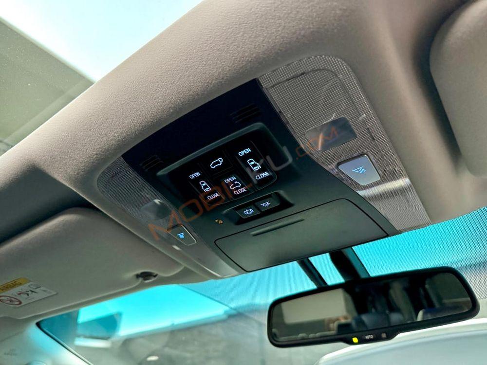 Mobil Toyota Vellfire 2015