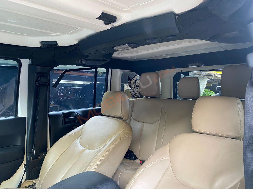 Mobil Jeep Wrangler 2014