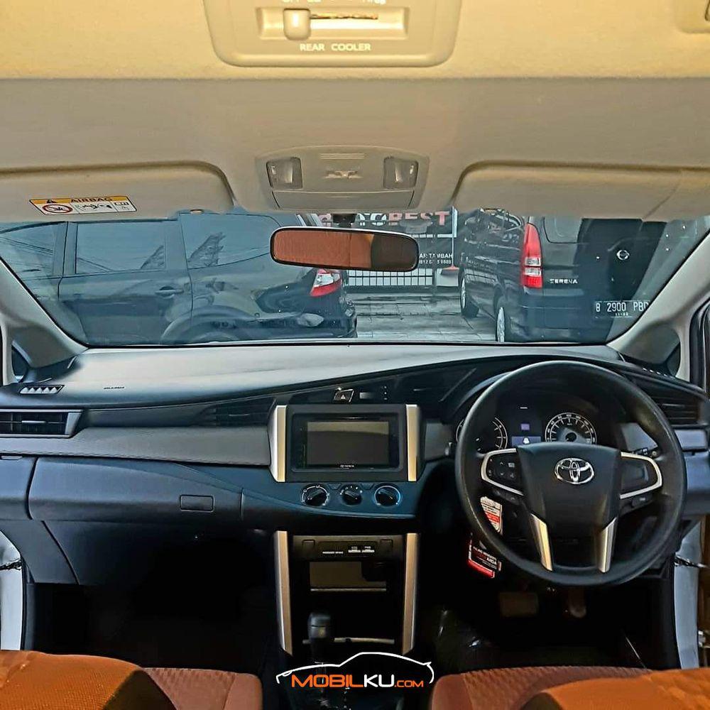 Mobil Toyota Kijang Innova 2016