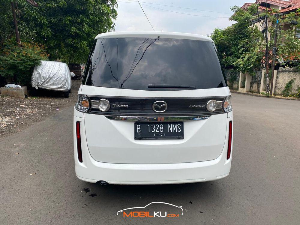 Mobil Mazda Biante 2013