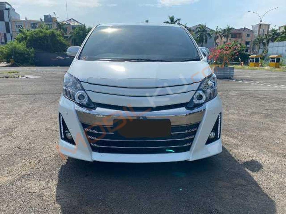 Mobil Toyota Alphard 2013