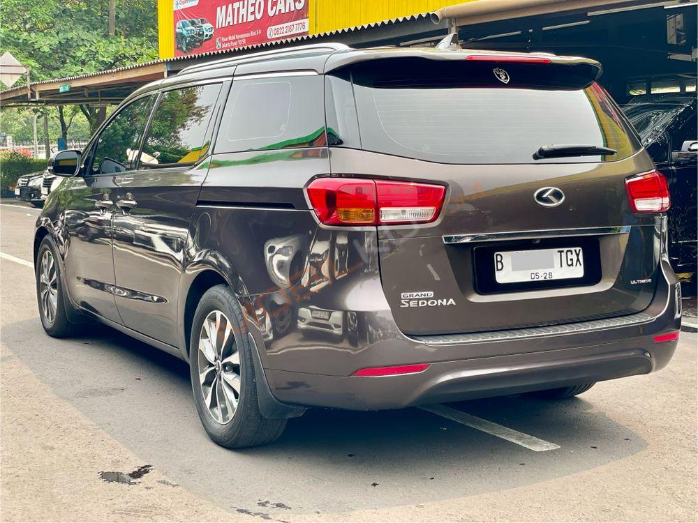 Mobil Kia Sedona 2017
