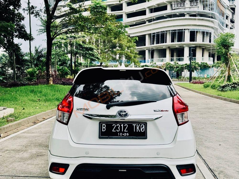 Mobil Toyota Yaris 2016