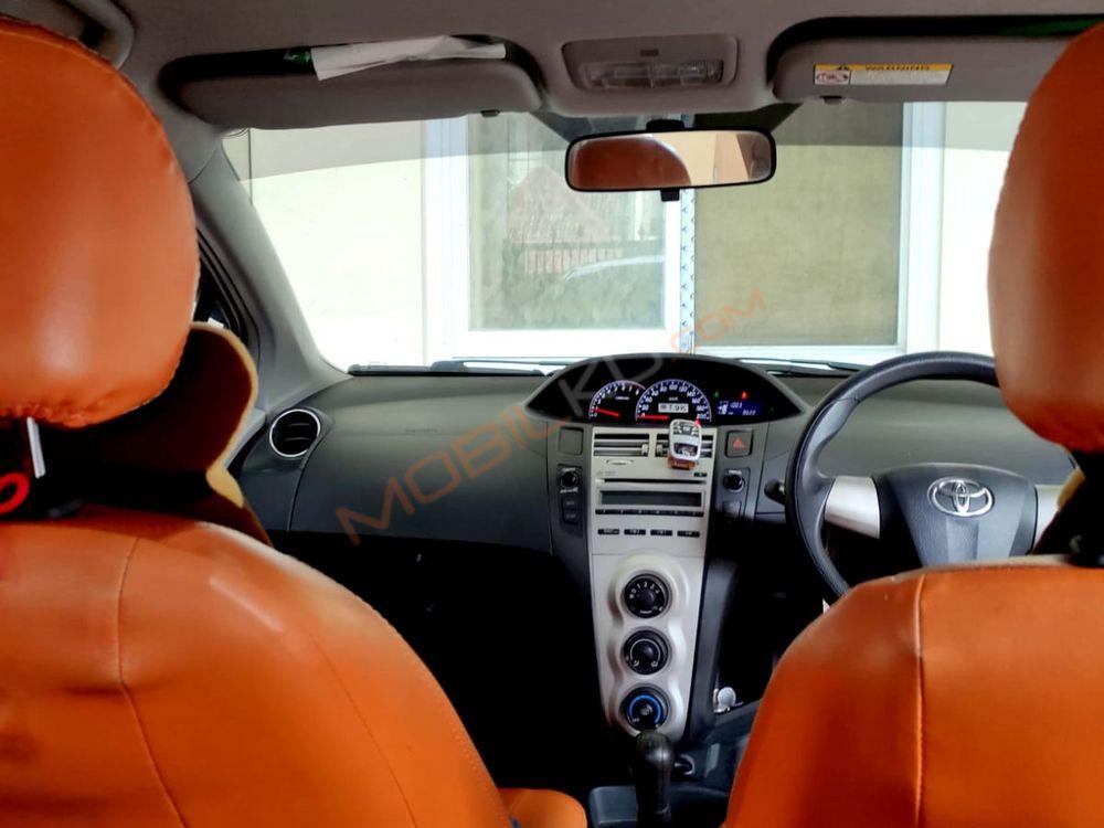 Mobil Toyota Yaris 2012