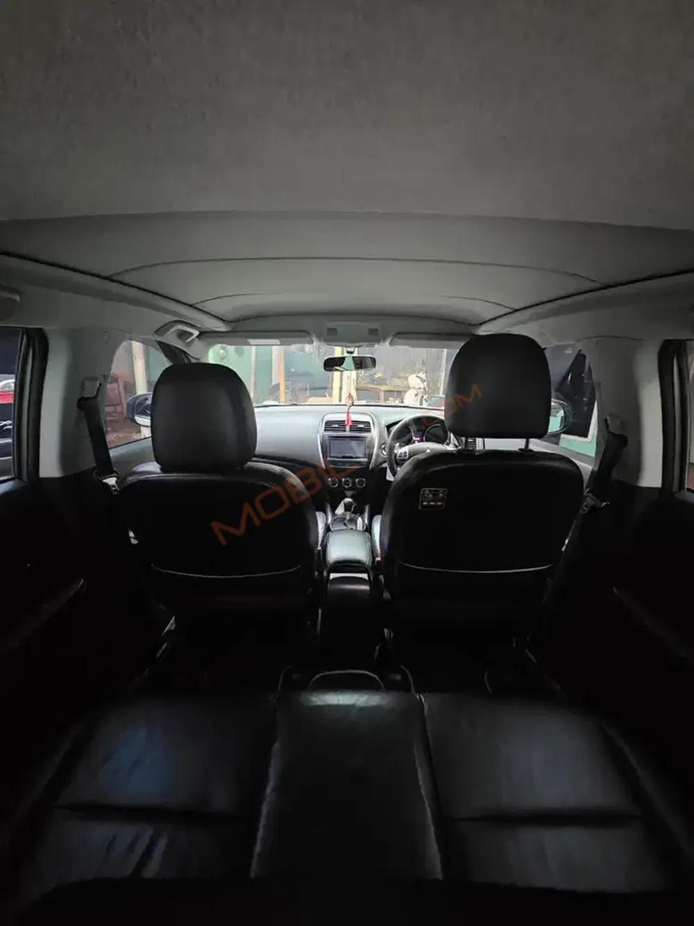 Mobil Mitsubishi Outlander Sport 2013