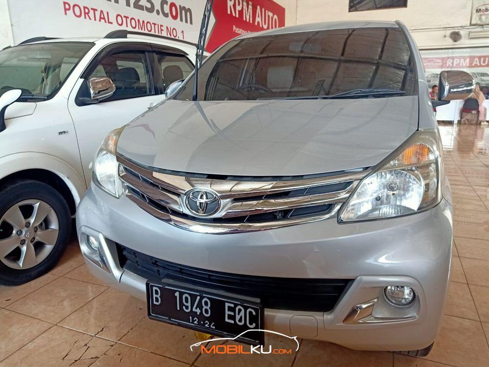 Mobil Toyota Avanza 2015