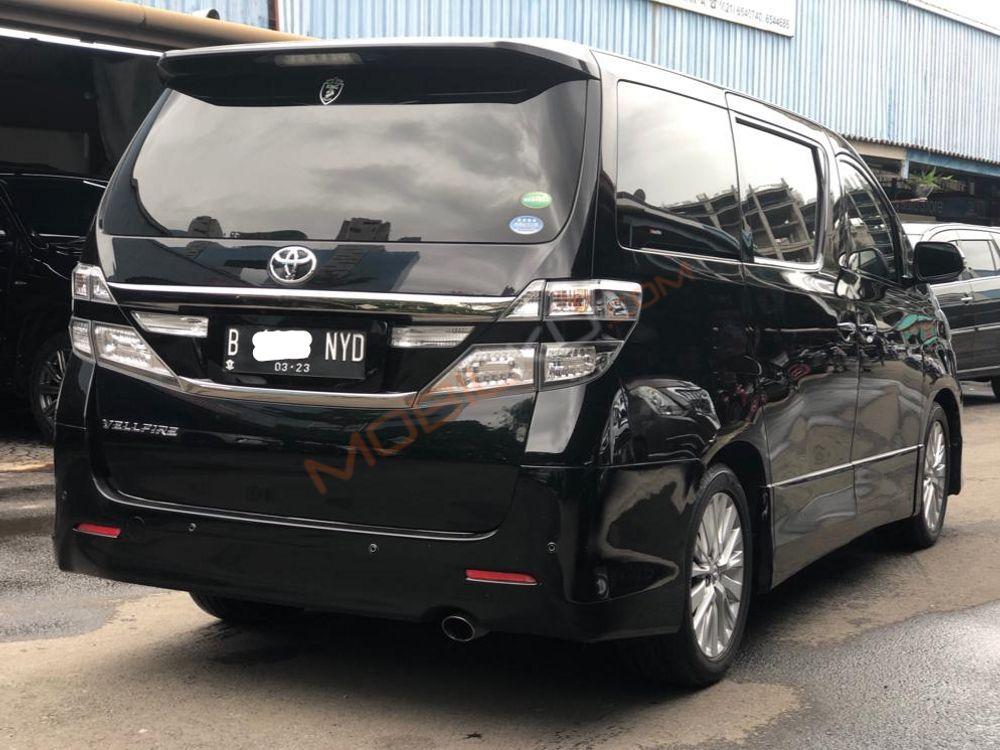 Mobil Toyota Vellfire 2014