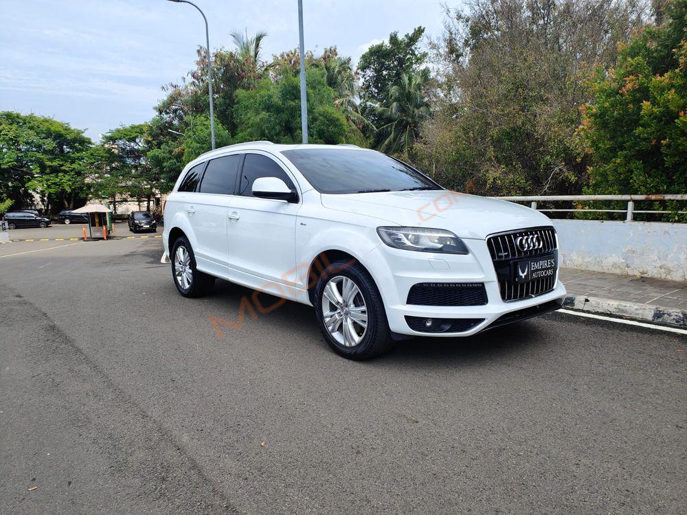 Mobil Audi Q7 2012