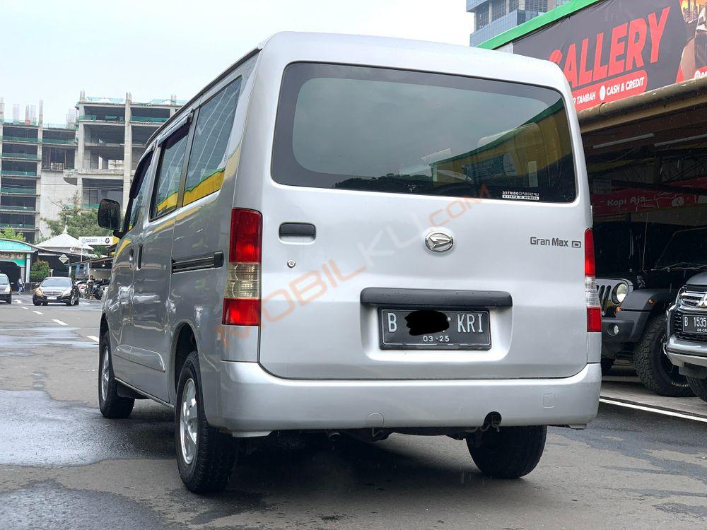 Mobil Daihatsu Gran Max 2015