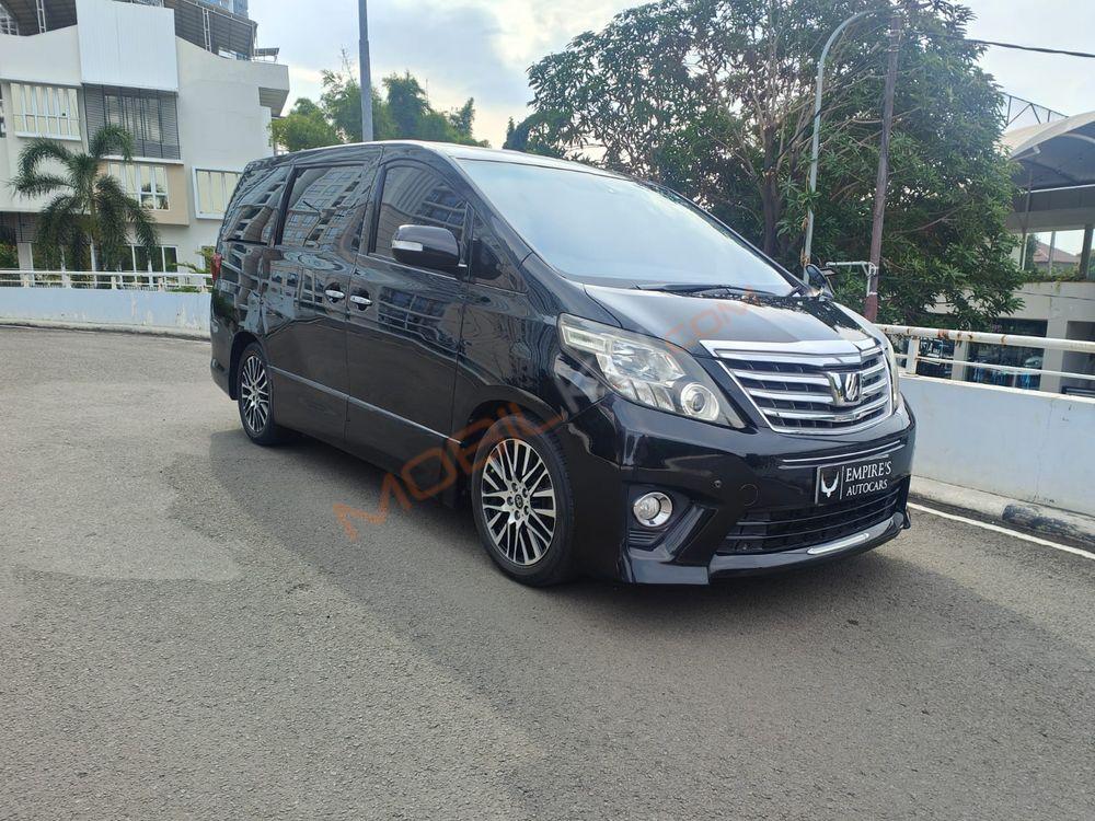 Mobil Toyota Alphard 2014
