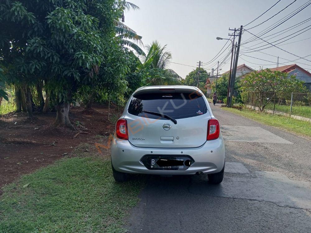 Mobil Nissan March 2015