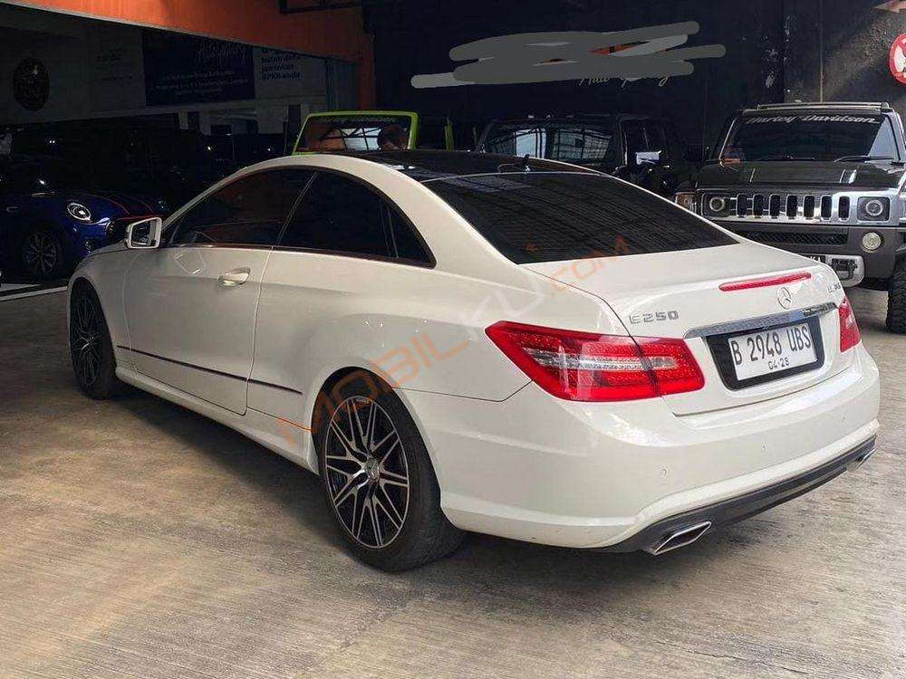 Mobil Mercedes-Benz E-Class 2012