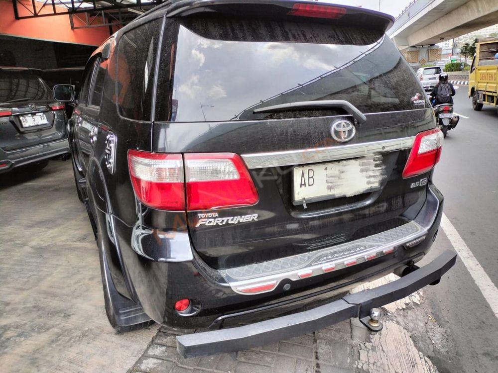 Mobil Toyota Fortuner 2011