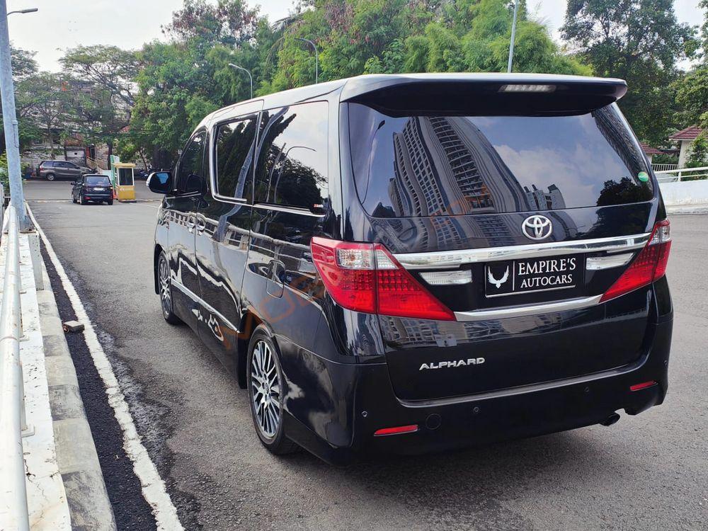 Mobil Toyota Alphard 2014