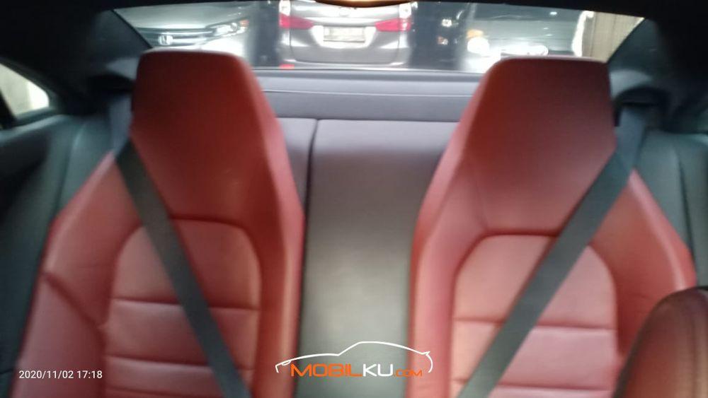 Mobil Mercedes-Benz E-Class 2011