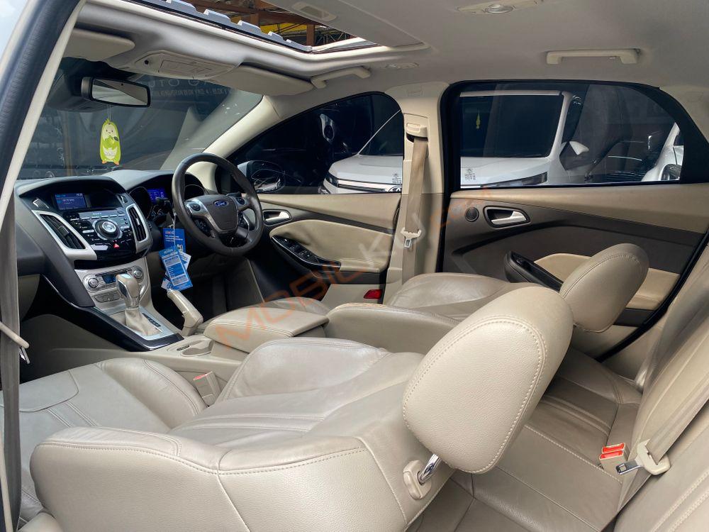 Mobil Ford Focus 2013