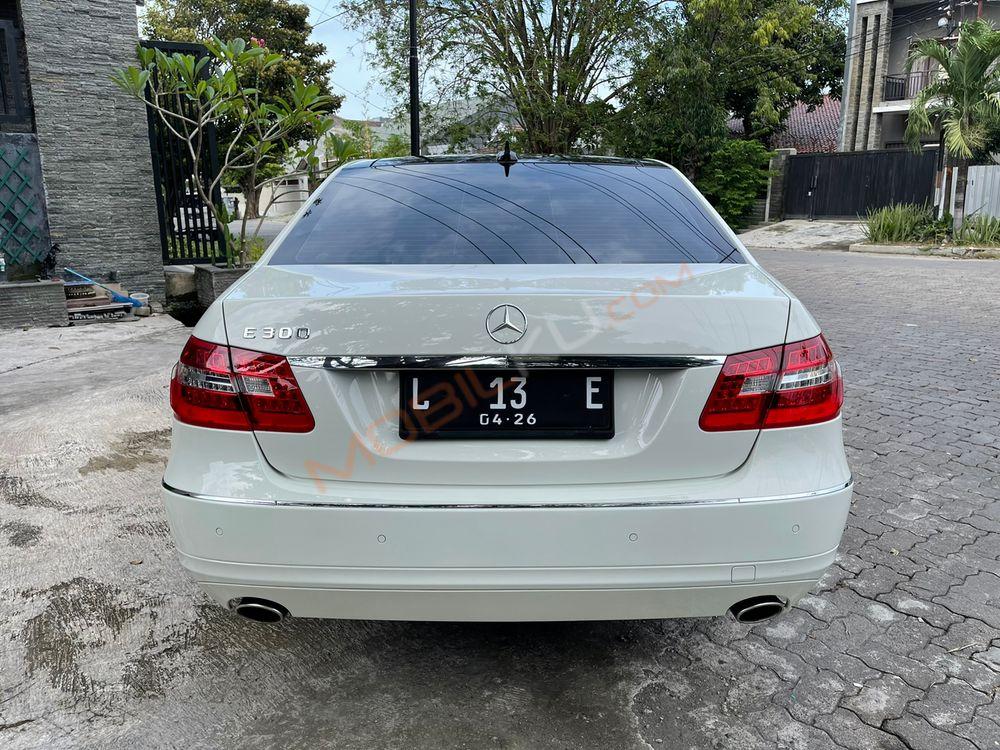 Mobil Mercedes-Benz E-Class 2011