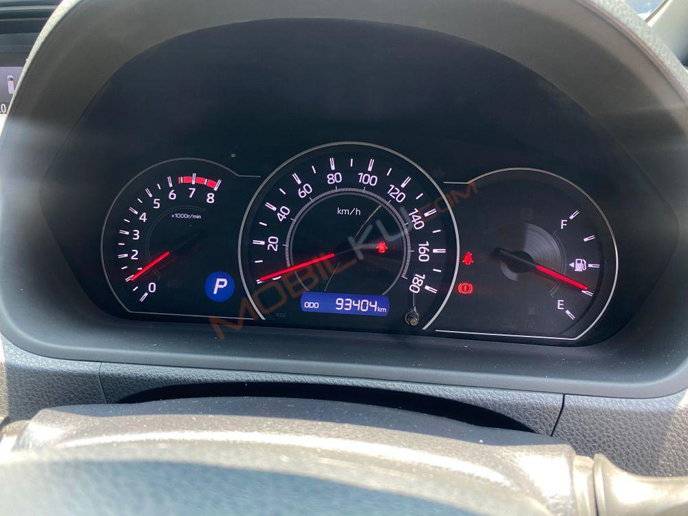 Mobil Toyota Voxy 2019
