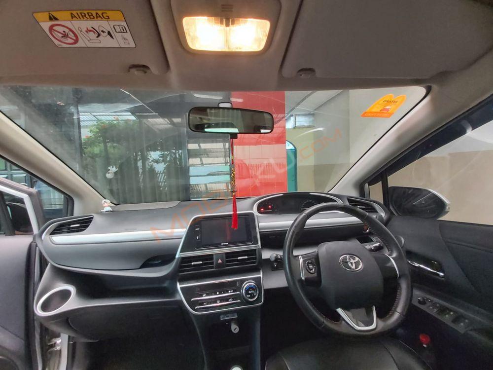 Mobil Toyota Sienta 2017