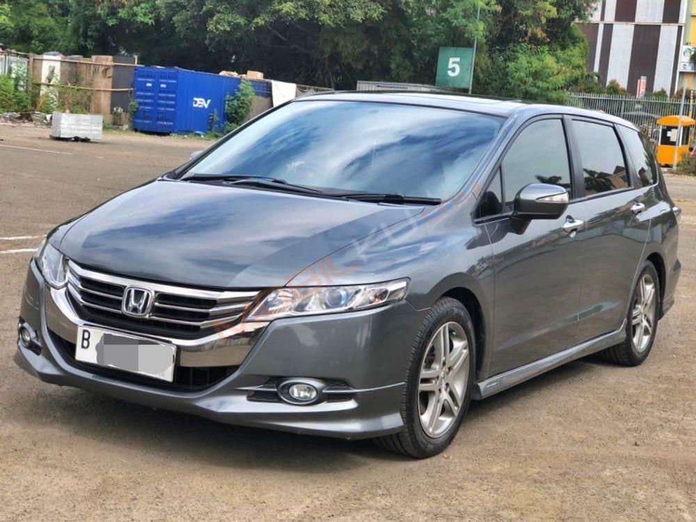Mobil Honda Odyssey 2012
