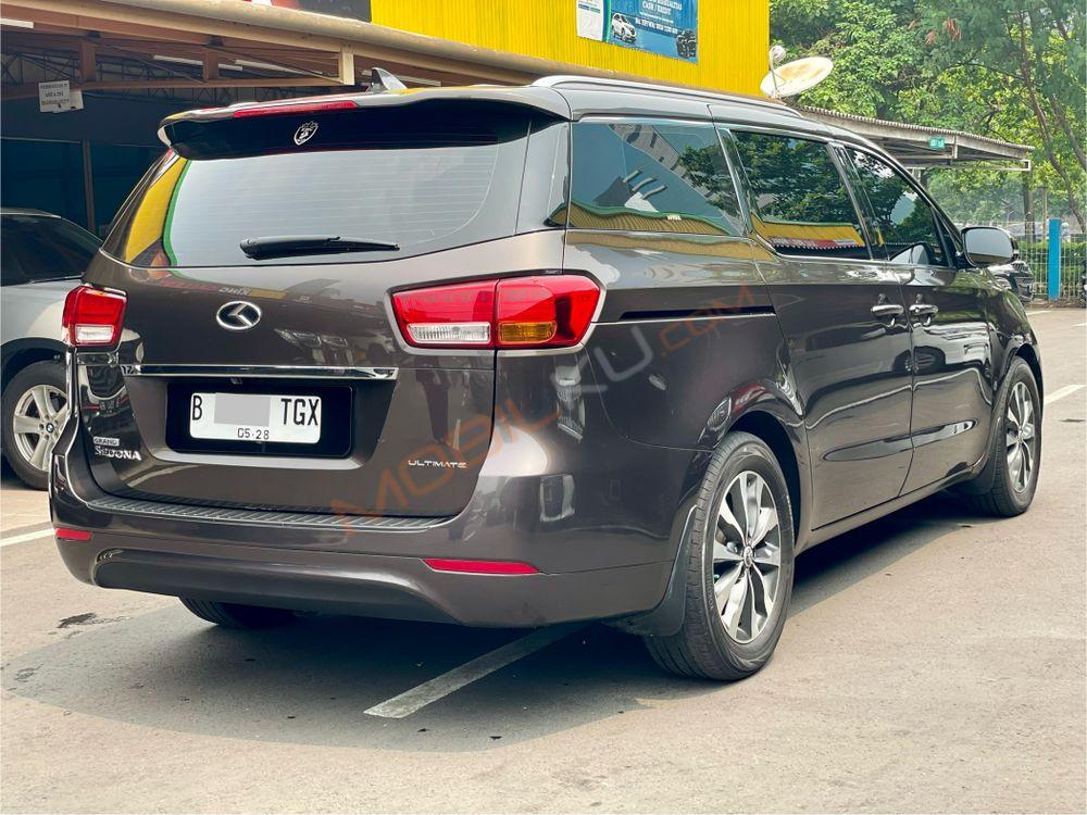 Mobil Kia Sedona 2017