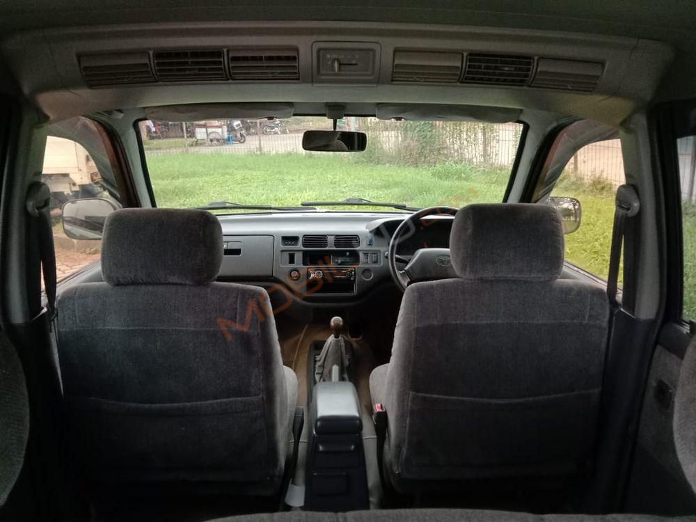 Mobil Toyota Kijang 1997