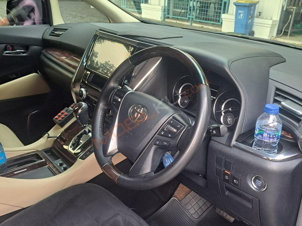 Mobil Toyota Alphard 2022