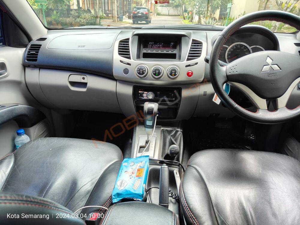 Mobil Mitsubishi Triton 2012