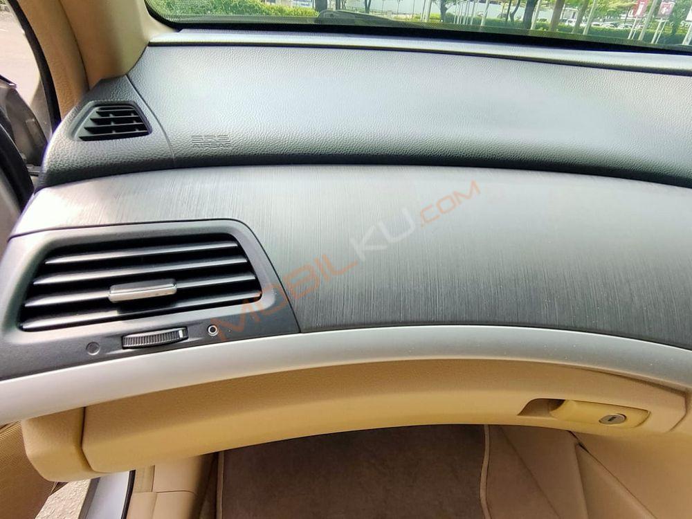 Mobil Honda Accord 2012