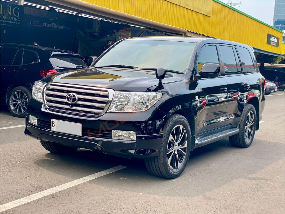 Mobil Toyota Land Cruiser 2008