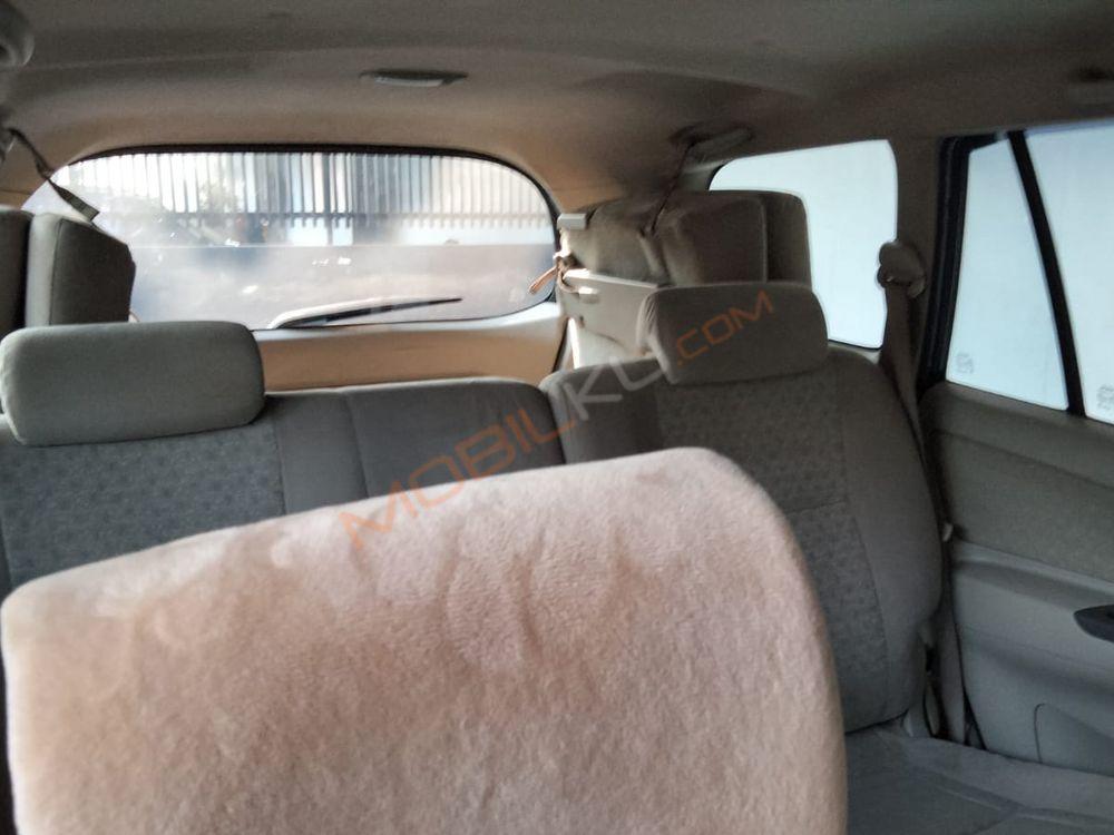 Mobil Toyota Kijang Innova 2010