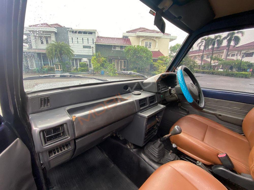 Mobil Daihatsu Taft 1998