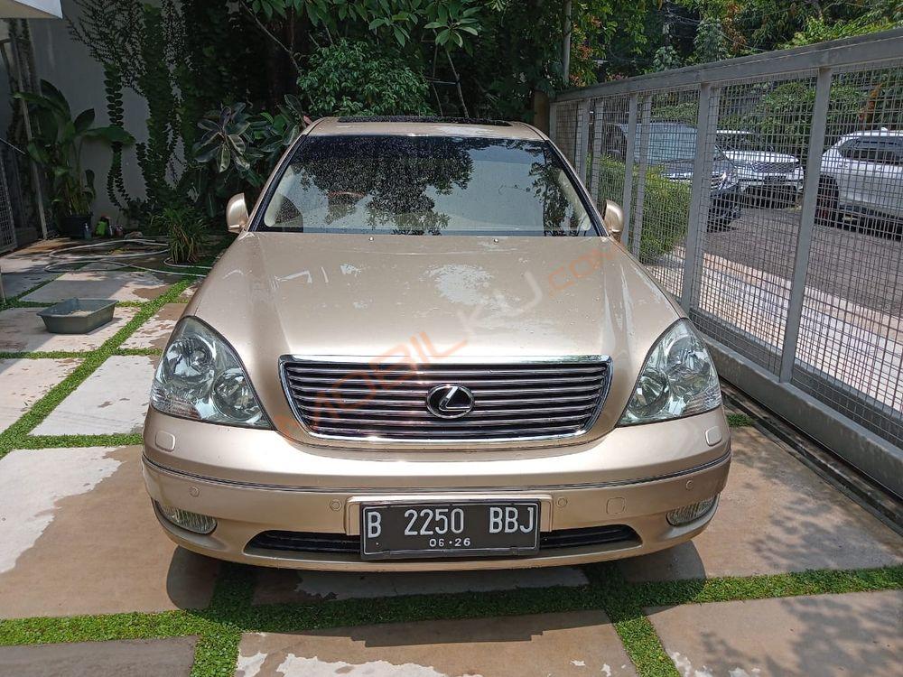 Mobil Lexus LS 2001