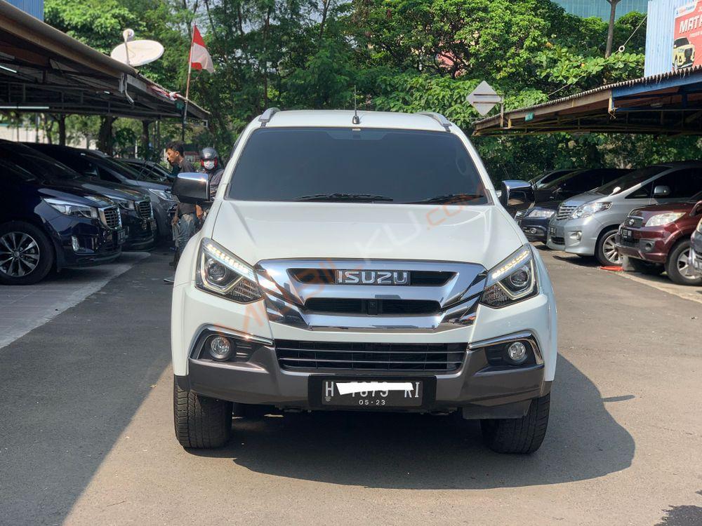 Mobil Isuzu MU-X 2017