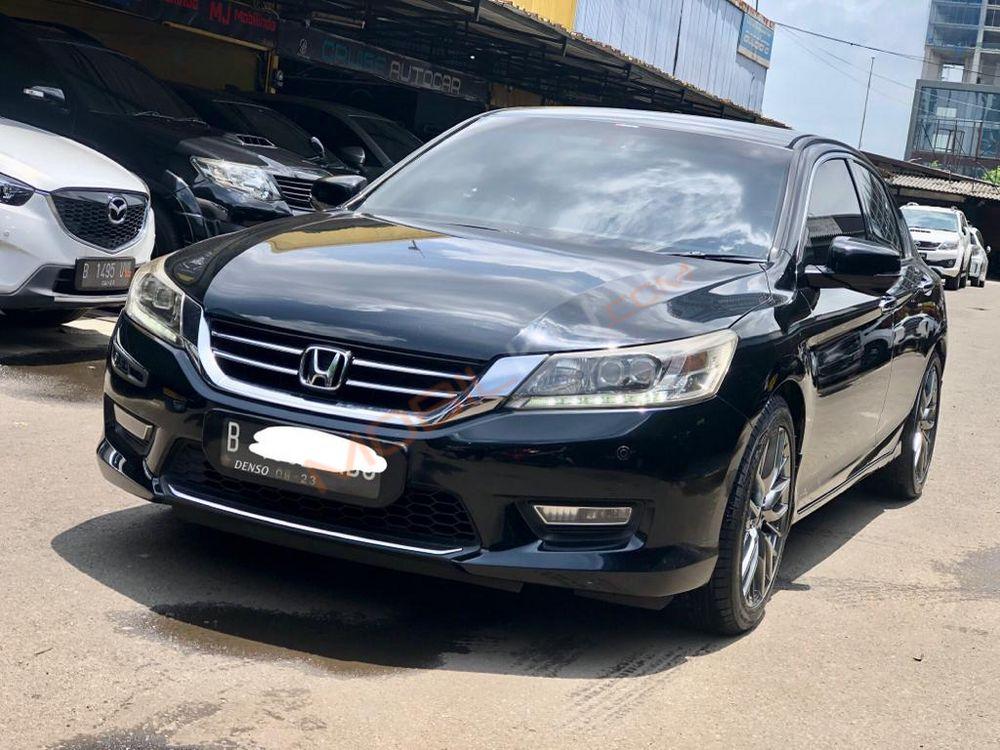 Mobil Honda Accord 2013