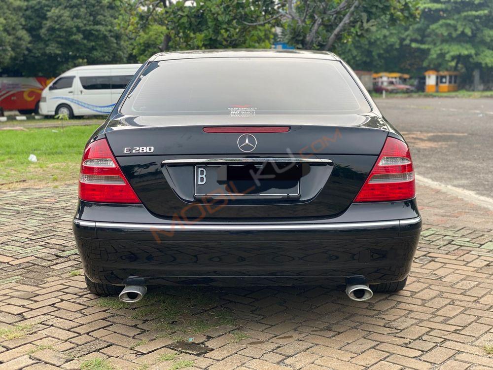 Mobil Mercedes-Benz E-Class 2006